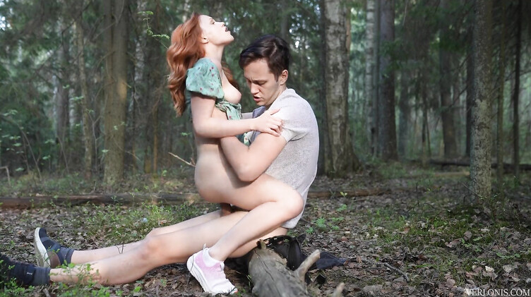 Verlonis: Рыжая русская девушка в платье трахается в лесу и получает сперму на лицо