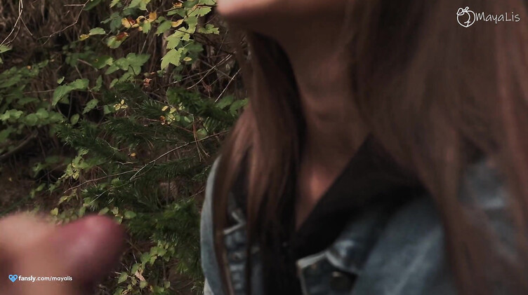 На природе: Любительский секс на природе с красивой девушкой во время отдыха
