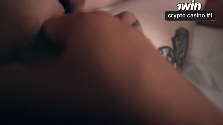 Мать в шоке! Пасынок тихо поимел мачеху и кончил на лицо