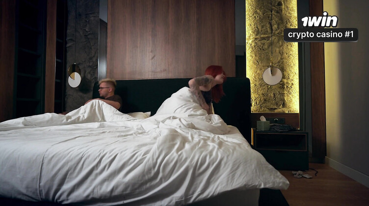 Мать в шоке! Пасынок тихо поимел мачеху и кончил на лицо