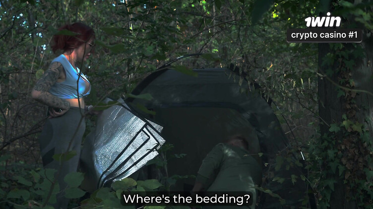 Мастурбация: Поймал на мастурбации и трахнул мачеху в палатке в лесу