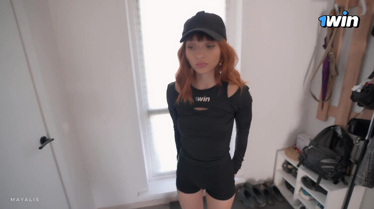 Наказывает доставщицу пиццы членом за плохой сервис