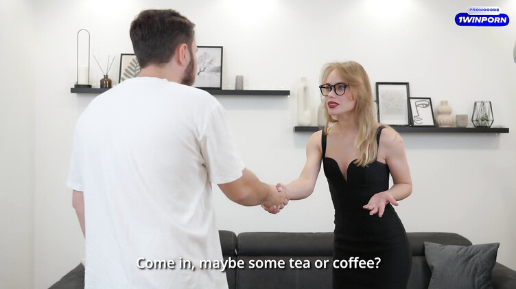 Фейсситтинг: Красивая девушка психолог в чулках захотела секса с новым клиентом