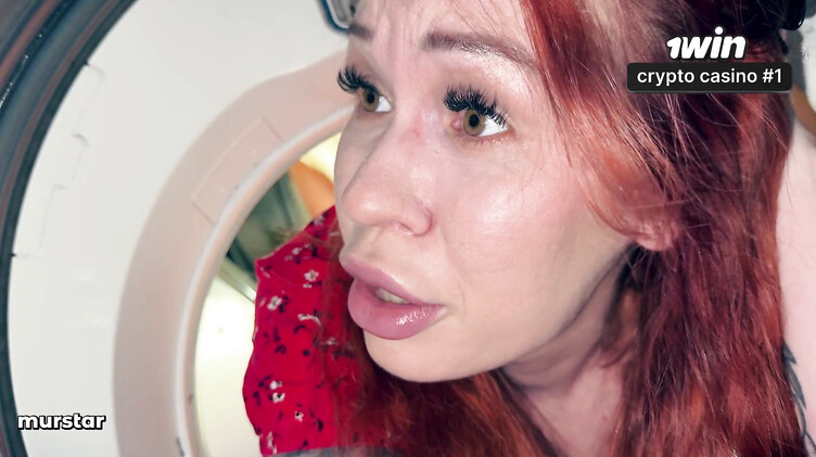 Пасынок трахнул раком застрявшую в стиралке рыжую русскую мачеху