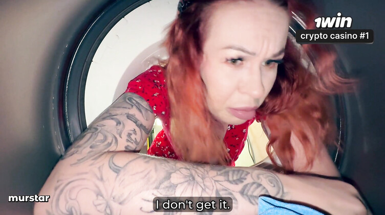 Пасынок трахнул раком застрявшую в стиралке рыжую русскую мачеху