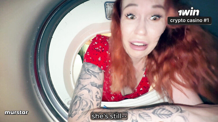 В платье: Пасынок трахнул раком застрявшую в стиралке рыжую русскую мачеху