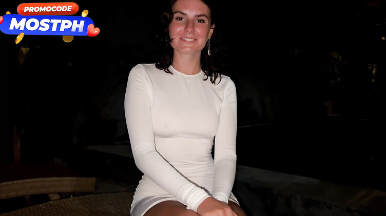 NASHIDNI: Золотой дождь на сиськи брюнетки из клуба после жаркой ебли в спальне