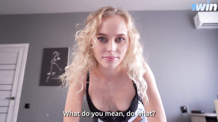 Парень трахнул замужнюю подругу мамы и кончил ей на красивую попочку