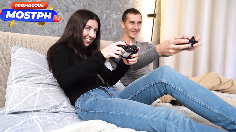 Геймеры: Куколд попросил кореша помочь оттрахать горячую сексвайф