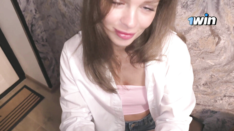 Провела соцопрос и отсосала член перед перепихоном в гандоне