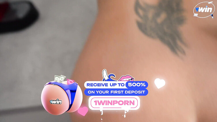 За деньги: Горничная за деньги убирается голышом и трахается с работодателем