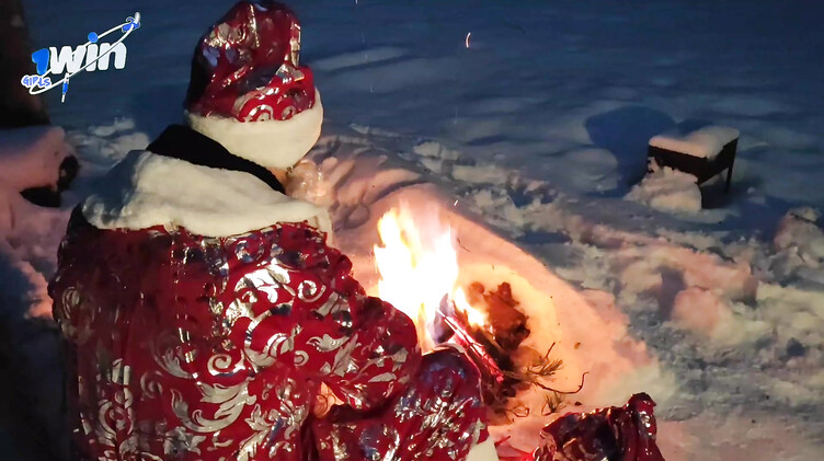 На природе: Музыкальный порно клип с трахающейся в лесу русской Снегурочкой