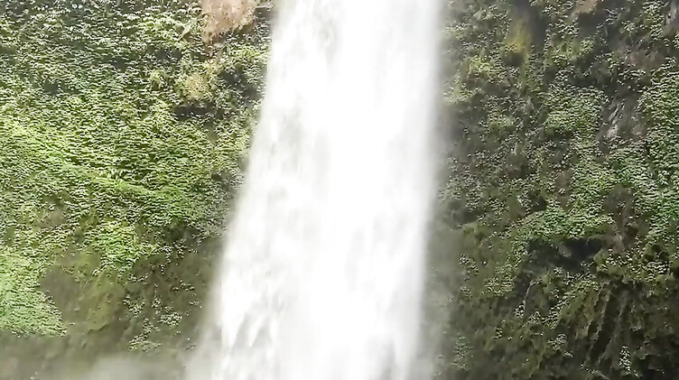 Дрочка члена: Девушка в купальнике отдыхая на море дрочит под водой член бойфренда