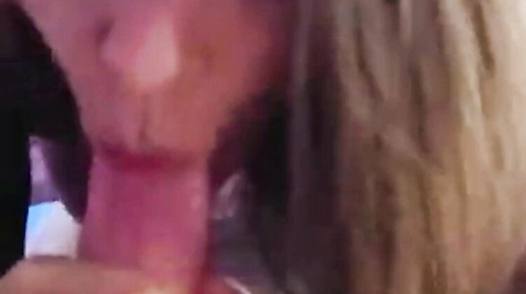 Фанат трахает нимфоманку Монику Фокс в анал в домашнем порно