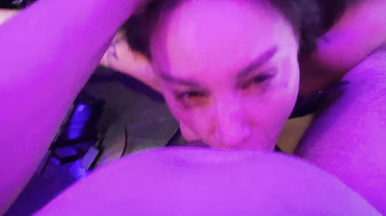 Моника Фокс в наручниках прошла через жесткий анальный секс и золотой дождь