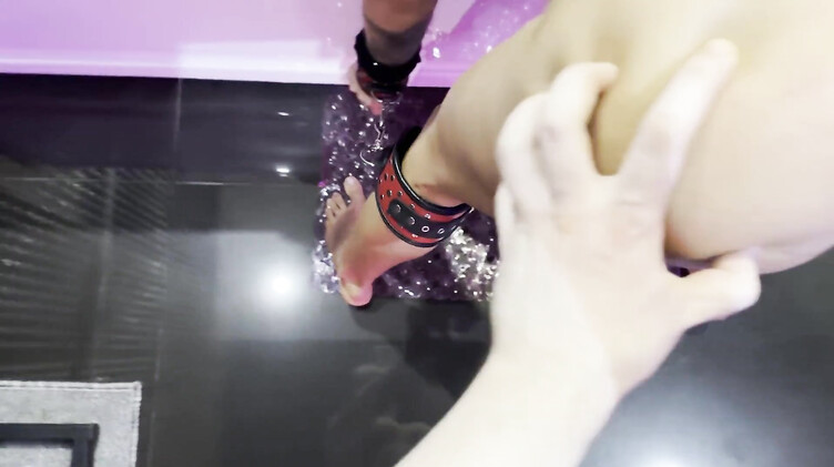 Моника Фокс в наручниках прошла через жесткий анальный секс и золотой дождь