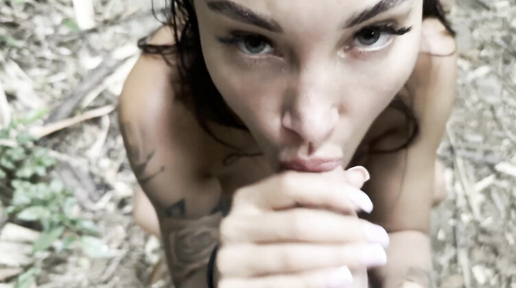 Сочный минет с проглотом красотки в коротких шортах