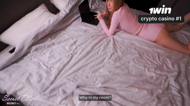 Сводные брат и сестра занялись сексом в спальне пока мать в соседней комнате