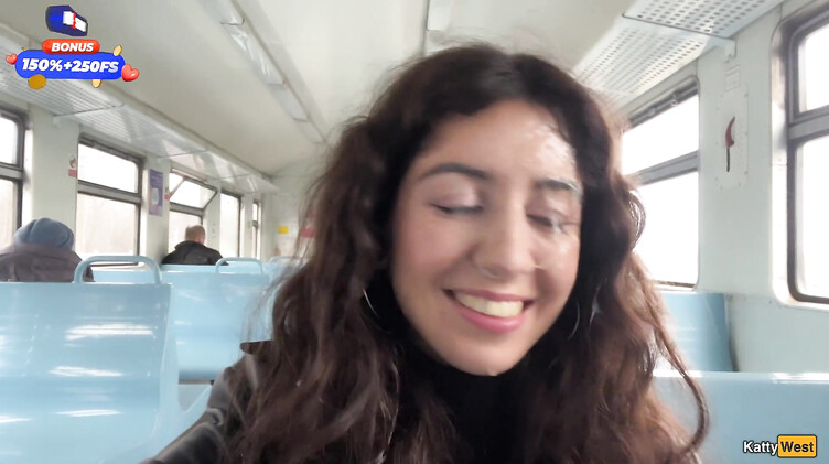 Дрочка члена: Эксгибиционист залил спермой лицо незнакомки в поезде, поманив ее хуем