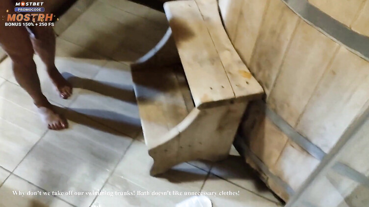 Русские тетя и племянник попарились в баньке и занялись сексом на диване