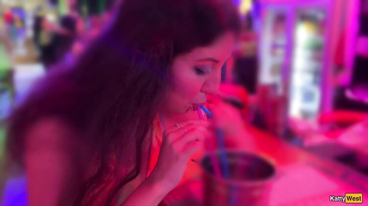 Снял на панели анальную шлюху и кончил в жопу