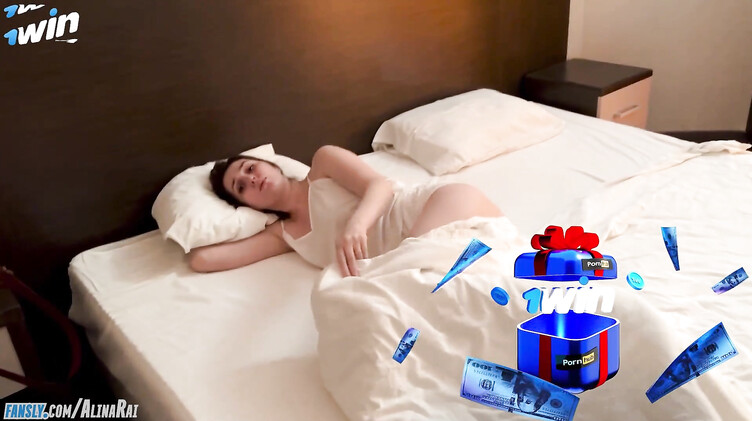 В отеле: Отец не поехал на отдых и пропустил инцест сына с мачехой