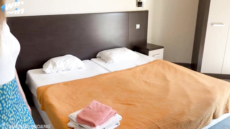 Большие соски: Отец не поехал на отдых и пропустил инцест сына с мачехой