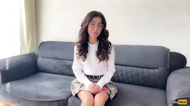 Студентки: Логопед трахает молодую студентку в попку и кончает на лицо