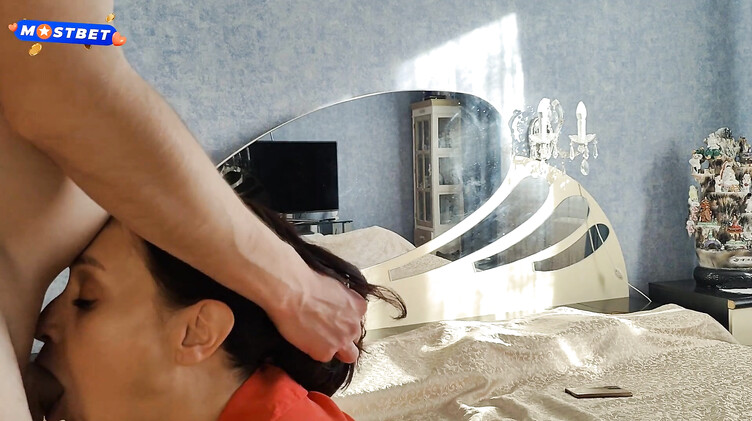 Пасынок порвал капроновые колготки и трахнул в попку зрелую мачеху