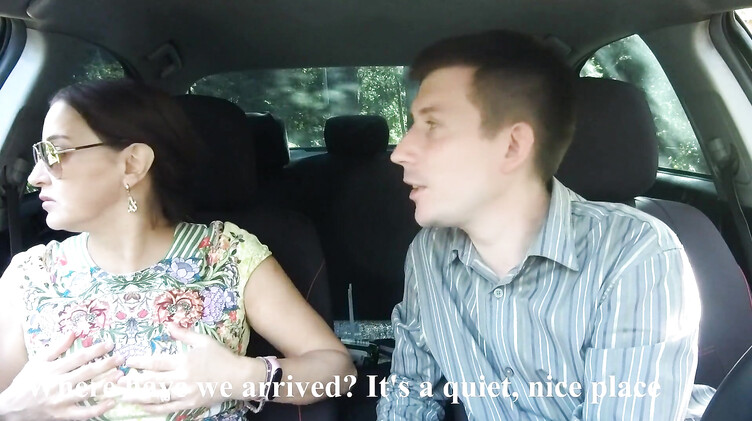 Зрелая русская барышня из Тиндера отсосала в машине незнакомому парню