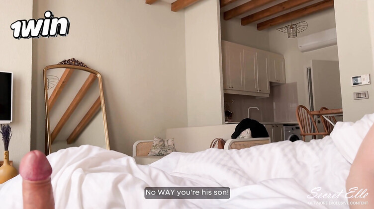 Вагинальный кремпай для любимой мачехи после утреннего секса в отеле