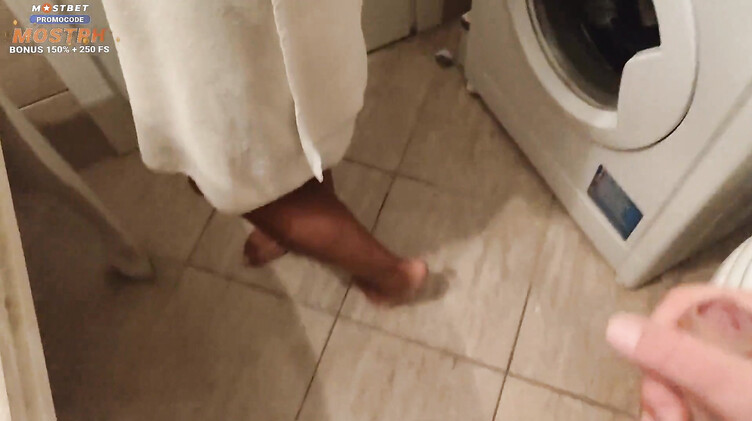 Пасынок ебет русскую мачеху Алину на работающей стиралке