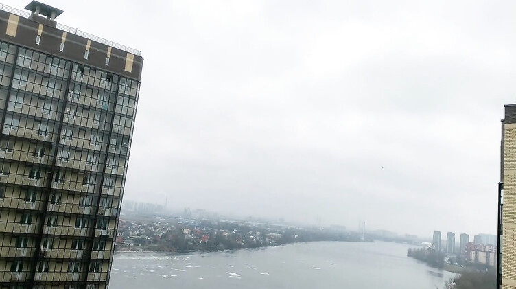 Кудрявая русская соседка попросила денег в долг за анальный секс