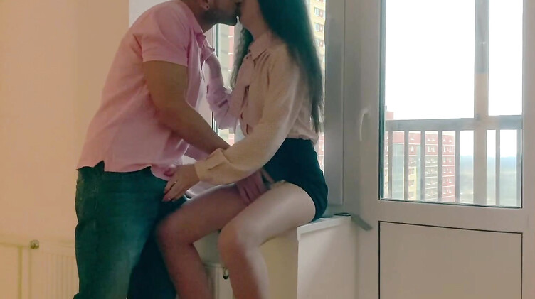 Кудрявая русская соседка попросила денег в долг за анальный секс