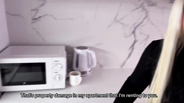 Выебал и накормил кончой хозяйку квартиры за долги