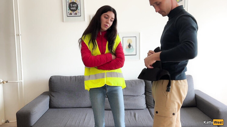 На диване: Майор хуем наказал кондукторшу за мошенничество