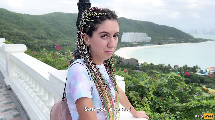 Подрочила незнакомцу и словила сперму ртом на колесе обозрения