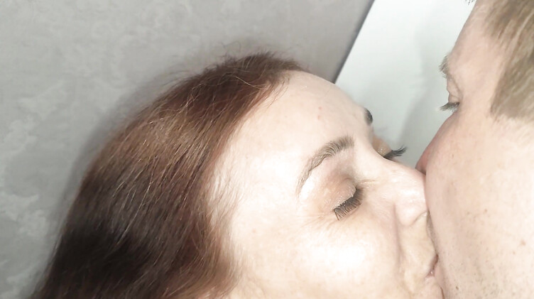 Зрелая мачеха ебется с пасынком воспользовавшись советом гинеколога