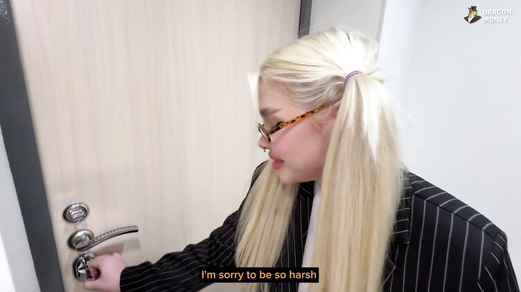 Глубокий минет: Студентка сочно сосет и ебется со старостой группы