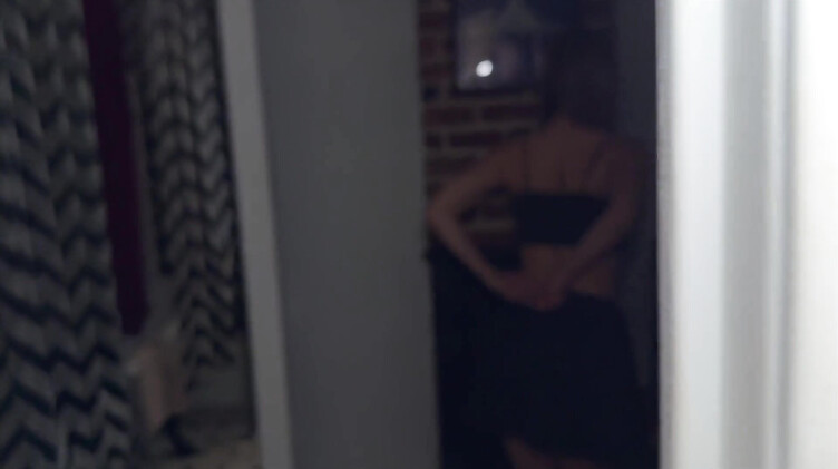 Братик, пусти пожить, а я отсосу и трахнусь с тобой!