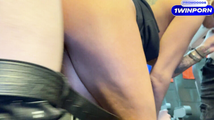 AleksSam13: Наглые пассажиры самолета трахнули русскую стюардессу в две дырки сразу