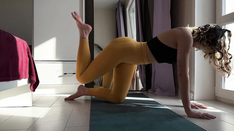Йога: Променяла йогу на красивое соло с самотыком