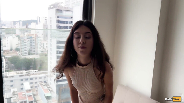 Сперма на попке: Консьержка отеля за деньги отсосала и чпокнулась с клиентом