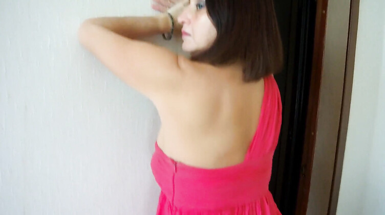 Зрелая госпожа Алина Туманова дрочит хуй и контролирует оргазм своего раба