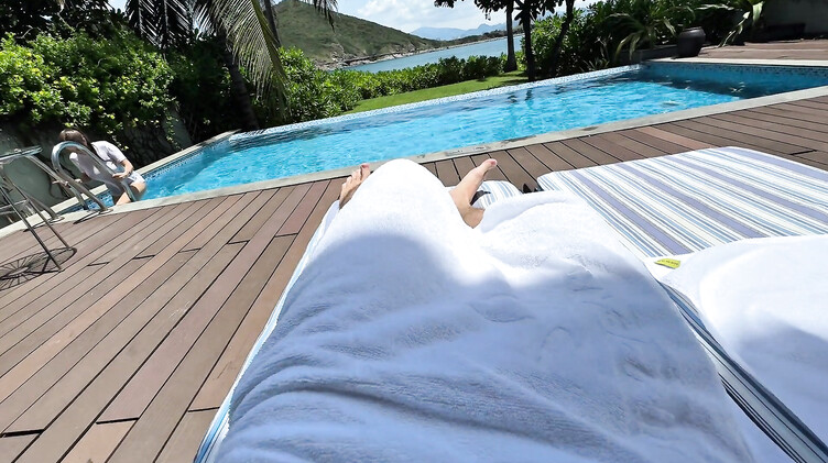 Парень изменил девушке с ее красивой подругой в отпуске