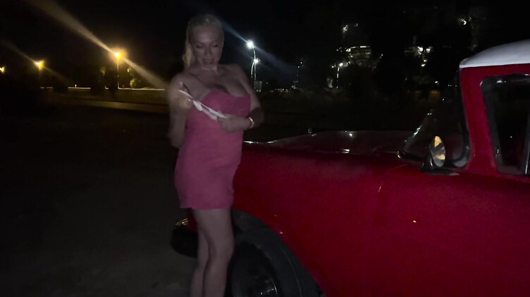 Алекса Банни сосет хуй таксисту на старой Волге