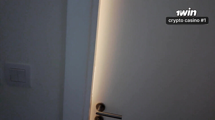 Пасынок съел виагру и просит мачеху помочь со стояком