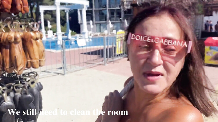 Трахает мачеху на отдыхе перед приездом отца