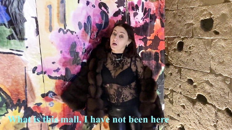 На улице: Публичное порно с Алиной Тумановой на трассе и в туалете торгового центра