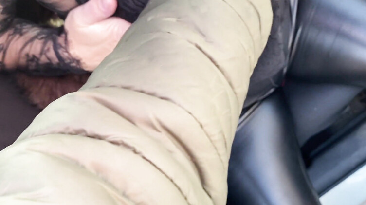 В туалете: Публичное порно с Алиной Тумановой на трассе и в туалете торгового центра